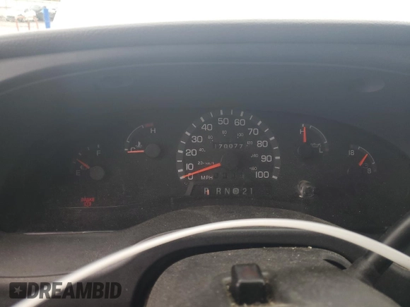 2003 Ford Econoline Passenger XL z VIN 1FBSS31S23HA52924, wystawiony jako Copart lot #77257404 z przebiegiem 170 077 mil mil oraz Nie do naprawy • Non repairable. Historia ofert i sprzedaży dostępna na DreamBid. Obrazek 9.