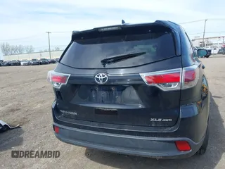 2016 Toyota Highlander XLE z VIN 5TDJKRFH3GS269861, wystawiony jako IAAI lot #42199493 z przebiegiem 94 237 mil mil oraz . Historia ofert i sprzedaży dostępna na DreamBid. Obrazek 16.