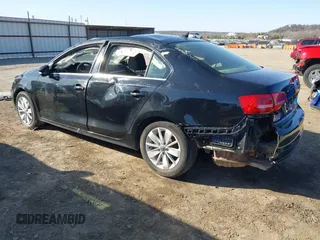 2015 Volkswagen Jetta SE z VIN 3VWD07AJ3FM266598, wystawiony jako IAAI lot #41757080 z przebiegiem 127 815 mil mil oraz . Historia ofert i sprzedaży dostępna na DreamBid. Obrazek 3.
