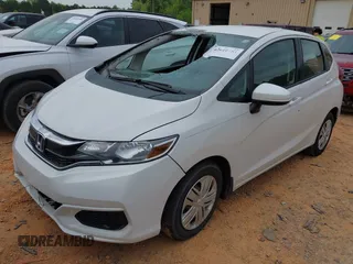2019 Honda Fit LX z VIN 3HGGK5H4XKM704303, wystawiony jako IAAI lot #42019753 z przebiegiem 137 271 mil mil oraz . Historia ofert i sprzedaży dostępna na DreamBid. Obrazek 2.