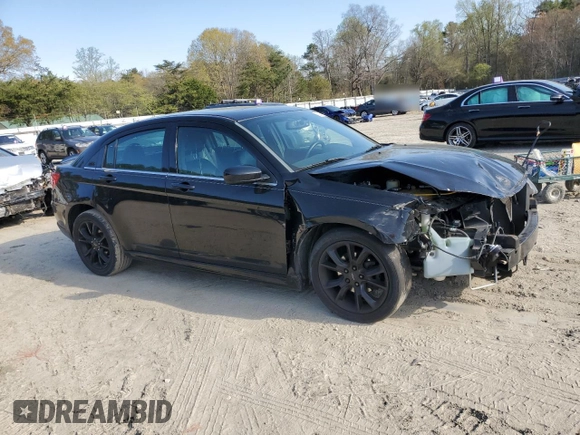 2014 Chrysler 200 Limited z VIN 1C3CCBCG1EN191628, wystawiony jako Copart lot #52771395 z przebiegiem 140 340 mil mil oraz Tytuł czysty. Historia ofert i sprzedaży dostępna na DreamBid. Obrazek 4.