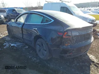 2020 Tesla Model 3 Standard Range Plus z VIN 5YJ3E1EA0LF739011, wystawiony jako IAAI lot #41379792 z przebiegiem Nie podano mil oraz . Historia ofert i sprzedaży dostępna na DreamBid. Obrazek 3.