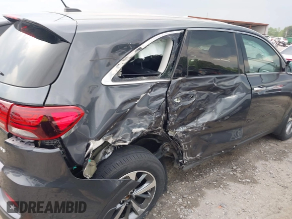 2020 Kia Sorento S z VIN 5XYPG4A5XLG690303, wystawiony jako IAAI lot #42070603 z przebiegiem 55 434 mil mil oraz . Historia ofert i sprzedaży dostępna na DreamBid. Obrazek 6.