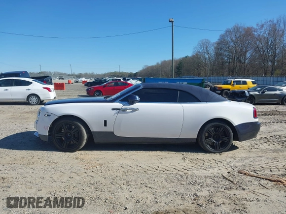 2018 Rolls-Royce Dawn z VIN SCA666D52JU115704, wystawiony jako IAAI lot #41816328 z przebiegiem 41 305 mil mil oraz . Historia ofert i sprzedaży dostępna na DreamBid. Obrazek 15.