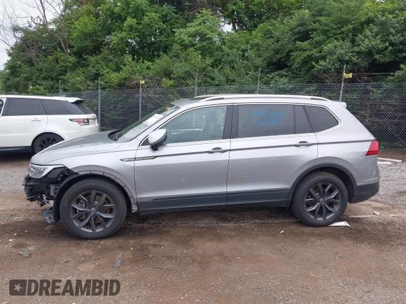 2022 Volkswagen Tiguan SE z VIN 3VV2B7AX0NM159615, wystawiony jako IAAI lot #42399370 z przebiegiem 25 352 mil mil oraz . Historia ofert i sprzedaży dostępna na DreamBid. Obrazek 20.