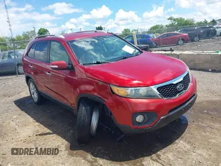 2011 Kia Sorento EX z VIN 5XYKUDA12BG034742, wystawiony jako IAAI lot #42151035 z przebiegiem 134 006 mil mil oraz . Historia ofert i sprzedaży dostępna na DreamBid. Obrazek 1.