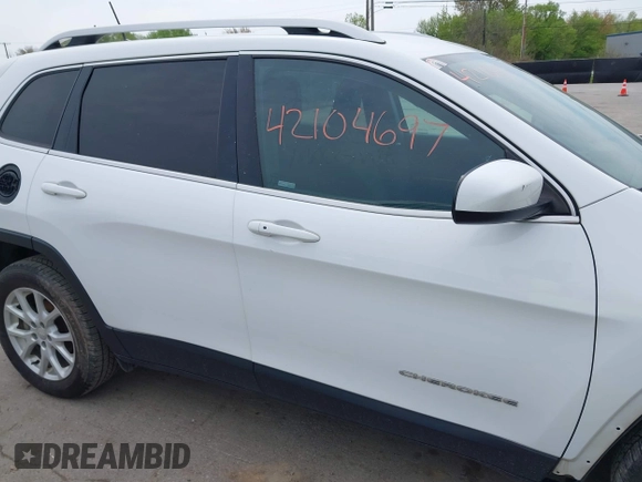 2017 Jeep Cherokee Latitude z VIN 1C4PJLCB4HD218750, wystawiony jako IAAI lot #42104697 z przebiegiem 153 708 mil mil oraz . Historia ofert i sprzedaży dostępna na DreamBid. Obrazek 14.