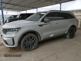 2022 Kia Sorento SX z VIN 5XYRK4LF6NG099949, wystawiony jako Copart lot #49010995 z przebiegiem 76 702 mil mil oraz Czysty tytuł • Clean title. Historia ofert i sprzedaży dostępna na DreamBid. Obrazek 1.