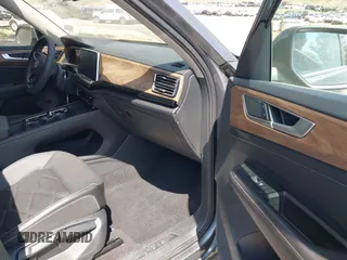 2024 Volkswagen Atlas SE с VIN 1V2KR2CAXRC502457, выставлен на аукционе IAAI как лот 42003296 с пробегом 19 138 миль миль и . История ставок и продаж доступна на DreamBid. Изображение 5.