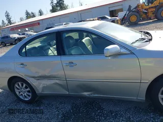 2003 Lexus ES with VIN JTHBF30G836006554, listed as a IAAI auction lot 42098937 with 176,516 mi miles. Bid and sale history available at carsss.com. Image 13.