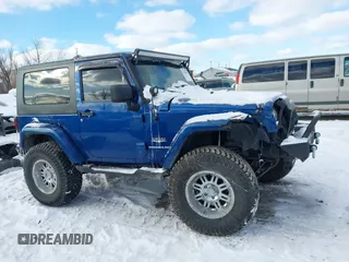 2010 Jeep Wrangler Sahara z VIN 1J4AA5D18AL170957, wystawiony jako IAAI lot #41599820 z przebiegiem 64 217 mil mil oraz . Historia ofert i sprzedaży dostępna na DreamBid. Obrazek 13.