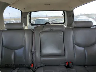 2006 Chevrolet Suburban LT with VIN 3GNEC16Z06G115945, listed as a Copart auction lot 44770155 with 197,979 mi miles and Salvage Title. Bid and sale history available at carsss.com. Image 10.