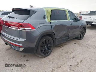 2024 Volkswagen Atlas SE с VIN 1V2JE2CA4RC248607, выставлен на аукционе IAAI как лот 42105089 с пробегом 8 321 миль миль и . История ставок и продаж доступна на DreamBid. Изображение 4.