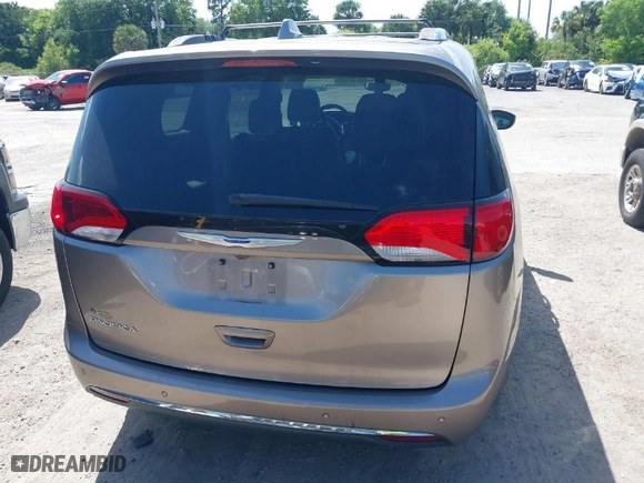 2018 Chrysler Pacifica Touring L with VIN 2C4RC1BG7JR217406, listed as a IAAI auction lot 41963578 with 80,310 mi miles. Bid and sale history available at carsss.com. Image 16.