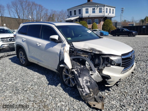 2015 Toyota Highlander XLE with VIN 5TDJKRFH2FS203543, listed as a Copart auction lot 52076675 with 62,013 mi miles and Clean Title. Bid and sale history available at carsss.com. Image 4.