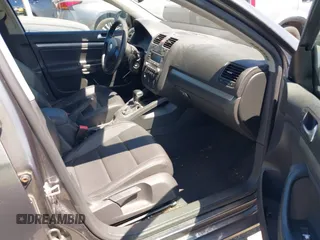 2006 Volkswagen Jetta 2.5L with VIN 3VWSF71K56M630177, listed as a IAAI auction lot 42643383 with 150,325 mi miles and . Bid and sale history available at DreamBid. Image 5.