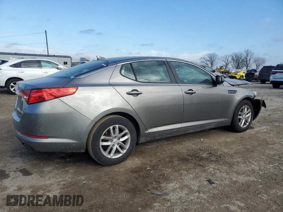 2013 Kia Optima LX z VIN 5XXGM4A70DG221110, wystawiony jako Copart lot #83440674 z przebiegiem Nie podano mil oraz Szkody całkowita. Historia ofert i sprzedaży dostępna na DreamBid. Obrazek 3.