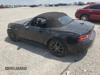 2018 FIAT 124 Spider Abarth z VIN JC1NFAEK5J0138796, wystawiony jako Copart lot #59670904 z przebiegiem 20 960 mil mil oraz Szkody całkowita. Historia ofert i sprzedaży dostępna na DreamBid. Obrazek 2.
