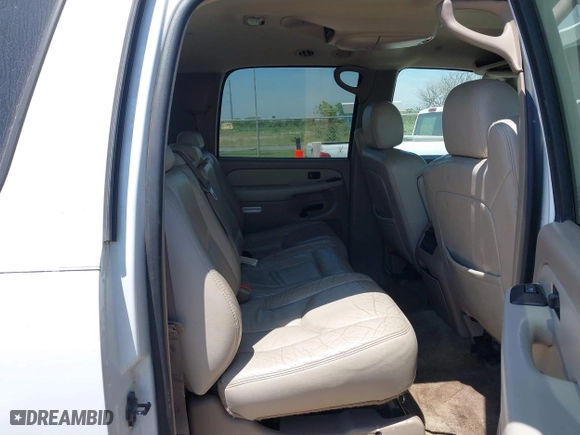 2003 Chevrolet Suburban LT with VIN 1GNFK16Z33J142851, listed as a IAAI auction lot 41936134 with 225,701 mi miles. Bid and sale history available at carsss.com. Image 8.