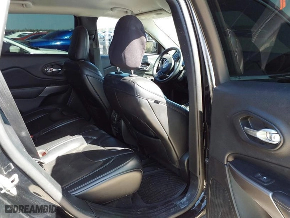 2019 Jeep Cherokee Latitude Plus with VIN 1C4PJLLBXKD176124, listed as a IAAI auction lot 41851150 with 90,101 mi miles. Bid and sale history available at carsss.com. Image 8.