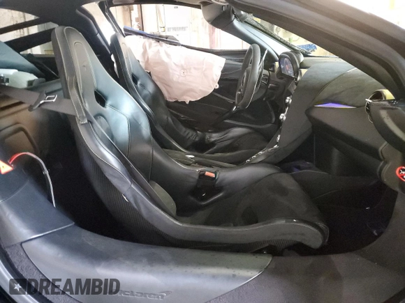 2018 McLaren 720S z VIN SBM14DCA1JW000261, wystawiony jako Copart lot #53197894 z przebiegiem 16 674 mil mil oraz . Historia ofert i sprzedaży dostępna na DreamBid. Obrazek 7.