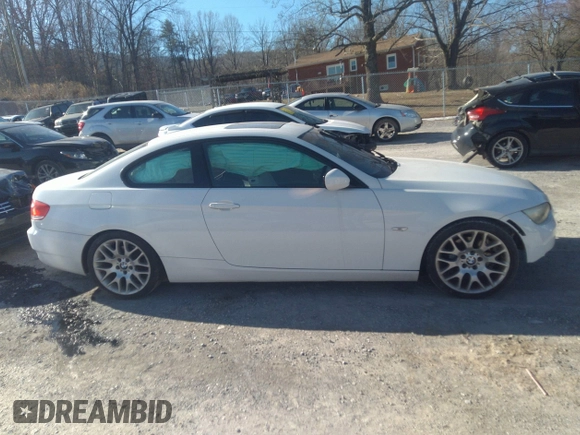 2010 BMW 3 Series 328i with VIN WBAWB3C58AP139280, listed as a IAAI auction lot 41390262 with 137,928 mi miles. Bid and sale history available at carsss.com. Image 13.