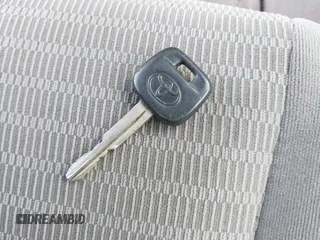 2005 Toyota Camry LE z VIN 4T1BE30K25U605811, wystawiony jako IAAI lot #42309112 z przebiegiem 153 914 mil mil oraz . Historia ofert i sprzedaży dostępna na DreamBid. Obrazek 11.