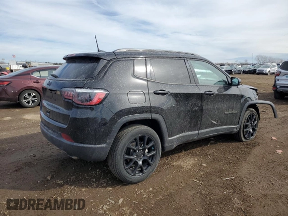2022 Jeep Compass Altitude with VIN 3C4NJDBB7NT194299, listed as a Copart auction lot 46697265 with 21,809 mi miles and Salvage Title. Bid and sale history available at carsss.com. Image 3.