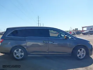 2013 Honda Odyssey Touring with VIN 5FNRL5H98DB085627, listed as a IAAI auction lot 41742702 with 117,899 mi miles. Bid and sale history available at carsss.com. Image 13.