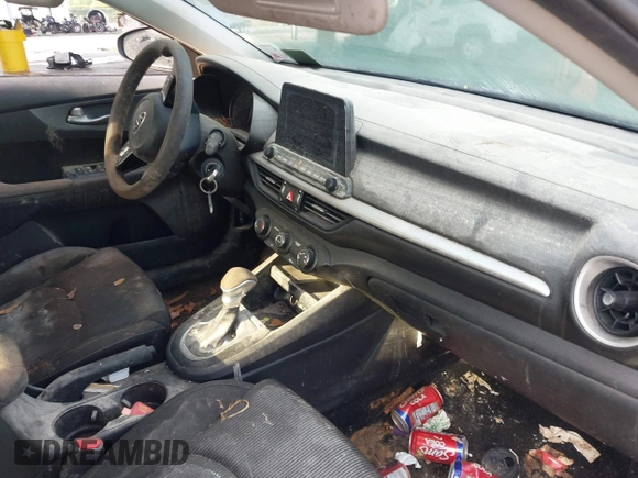 2021 Kia Forte LXS z VIN 3KPF24AD8ME263248, wystawiony jako IAAI lot #42110442 z przebiegiem 76 323 mil mil oraz . Historia ofert i sprzedaży dostępna na DreamBid. Obrazek 5.