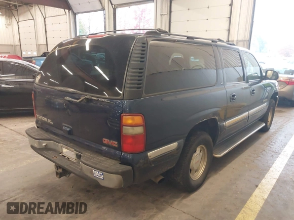 2000 GMC Yukon XL SLT with VIN 3GKFK16T3YG135321, listed as a IAAI auction lot 40952741 with 204,820 mi miles. Bid and sale history available at carsss.com. Image 4.