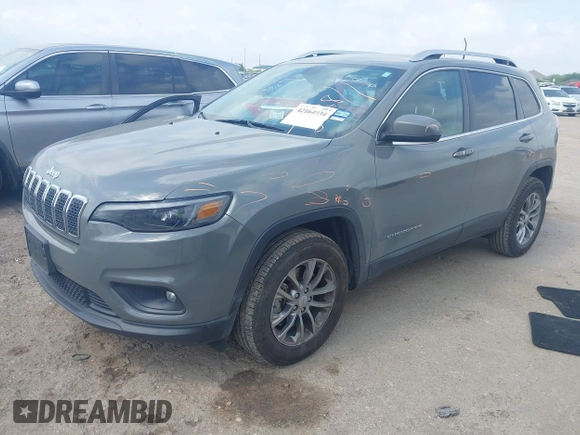 2020 Jeep Cherokee Latitude Plus z VIN 1C4PJMLBXLD568074, wystawiony jako IAAI lot #42164034 z przebiegiem 75 448 mil mil oraz . Historia ofert i sprzedaży dostępna na DreamBid. Obrazek 2.