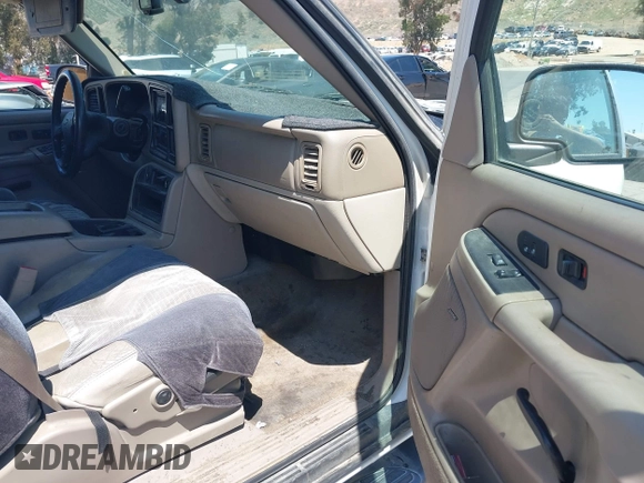 2004 Chevrolet Tahoe LS with VIN 1GNEC13T64R292075, listed as a IAAI auction lot 42138343 with 236,054 mi miles. Bid and sale history available at carsss.com. Image 5.