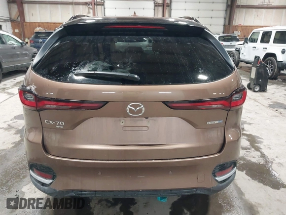 2025 Mazda CX-70 Premium Plus z VIN JM3KJEHA0S1100457, wystawiony jako IAAI lot #41559911 z przebiegiem 9 163 mil mil oraz . Historia ofert i sprzedaży dostępna na DreamBid. Obrazek 16.