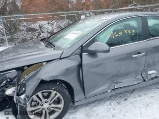 2019 Hyundai Sonata Sport with VIN 5NPE34AF2KH816737, listed as a IAAI auction lot 41631823 with 31,207 mi miles. Bid and sale history available at carsss.com. Image 18.