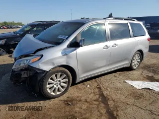 2015 Toyota Sienna Limited z VIN 5TDDK3DC4FS098988, wystawiony jako Copart lot #56597785 z przebiegiem 176 523 mil mil oraz Tytuł czysty. Historia ofert i sprzedaży dostępna na DreamBid. Obrazek 1.