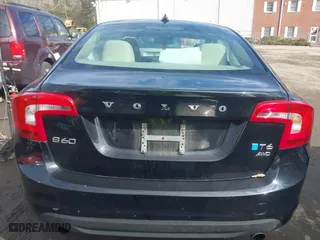 2013 Volvo S60 T6 R-Design Platinum with VIN YV1902FH4D1205833, listed as a IAAI auction lot 41609805 with 202,537 mi miles. Bid and sale history available at carsss.com. Image 16.