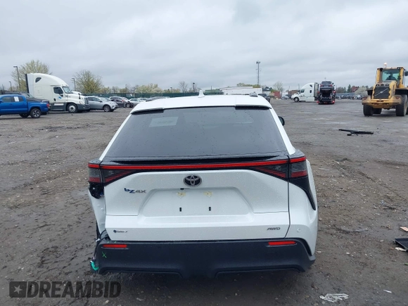 2024 Toyota bZ4X XLE z VIN JTMABACA6RA079545, wystawiony jako IAAI lot #42013641 z przebiegiem 1 550 mil mil oraz . Historia ofert i sprzedaży dostępna na DreamBid. Obrazek 17.