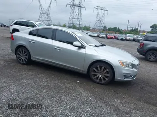 2014 Volvo S60 T5 z VIN YV1612FS8E2271678, wystawiony jako IAAI lot #42245493 z przebiegiem 157 654 mil mil oraz . Historia ofert i sprzedaży dostępna na DreamBid. Obrazek 1.