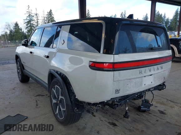 2024 Rivian R1S Adventure z VIN 7PDSGBBA4RN044260, wystawiony jako IAAI lot #41712342 z przebiegiem 7521 mil mil oraz . Historia ofert i sprzedaży dostępna na DreamBid. Obrazek 3.