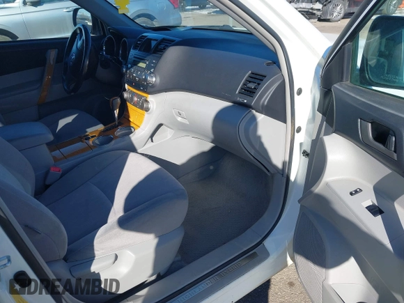 2009 Toyota Highlander Hybrid with VIN JTEEW41A792036820, listed as a IAAI auction lot 41403732 with 110,791 mi miles. Bid and sale history available at carsss.com. Image 5.