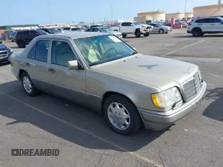 1995 Mercedes-Benz 400 with VIN WDBEA34E8SC205155, listed as a IAAI auction lot 41399651 with 255,593 mi miles. Bid and sale history available at carsss.com. Image 1.