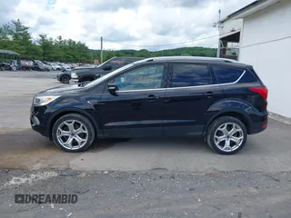 2019 Ford Escape Titanium с VIN 1FMCU9J95KUA09190, выставлен на аукционе IAAI как лот 42539445 с пробегом 61 027 миль миль и . История ставок и продаж доступна на DreamBid. Изображение 14.