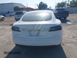 2016 Tesla Model S 70 z VIN 5YJSA1E16GF129997, wystawiony jako IAAI lot #42108270 z przebiegiem Nie podano mil oraz . Historia ofert i sprzedaży dostępna na DreamBid. Obrazek 16.