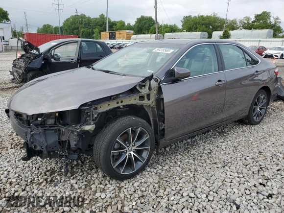 2015 Toyota Camry XLE z VIN 4T1BF1FK4FU956830, wystawiony jako Copart lot #58418565 z przebiegiem 88 771 mil mil oraz Szkoda całkowita • Salvage title. Historia ofert i sprzedaży dostępna na DreamBid. Obrazek 1.