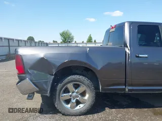 2018 Ram 1500 SLT z VIN 1C6RR7GM3JS230739, wystawiony jako IAAI lot #39968112 z przebiegiem 175 151 mil mil oraz . Historia ofert i sprzedaży dostępna na DreamBid. Obrazek 20.