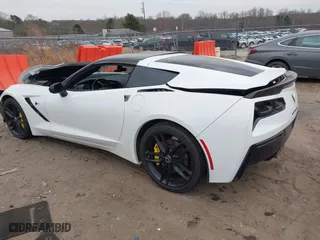 2015 Chevrolet Corvette Z51 2LT with VIN 1G1YK2D72F5122718, listed as a IAAI auction lot 41675614 with 62,381 mi miles. Bid and sale history available at carsss.com. Image 3.