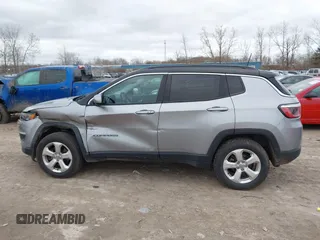 2018 Jeep Compass Latitude with VIN 3C4NJDBB1JT303009, listed as a IAAI auction lot 42012766 with 161,463 mi miles. Bid and sale history available at carsss.com. Image 14.