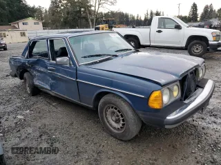 1984 Mercedes-Benz 300 D with VIN WDBAB33A2EA185575, listed as a Copart auction lot 41542115 with 269,620 mi miles and Salvage Title. Bid and sale history available at DreamBid. Image 4.