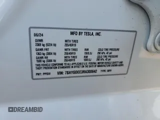 2024 Tesla Model Y Long Range with VIN 7SAYGDEE3RA300642, listed as a Copart auction lot 60530375 with 8,361 mi miles and Salvage title. Bid and sale history available at DreamBid. Image 13.
